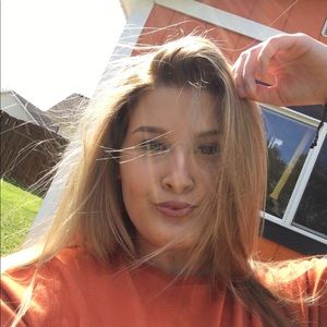 Meet your Posher, Caitlynne